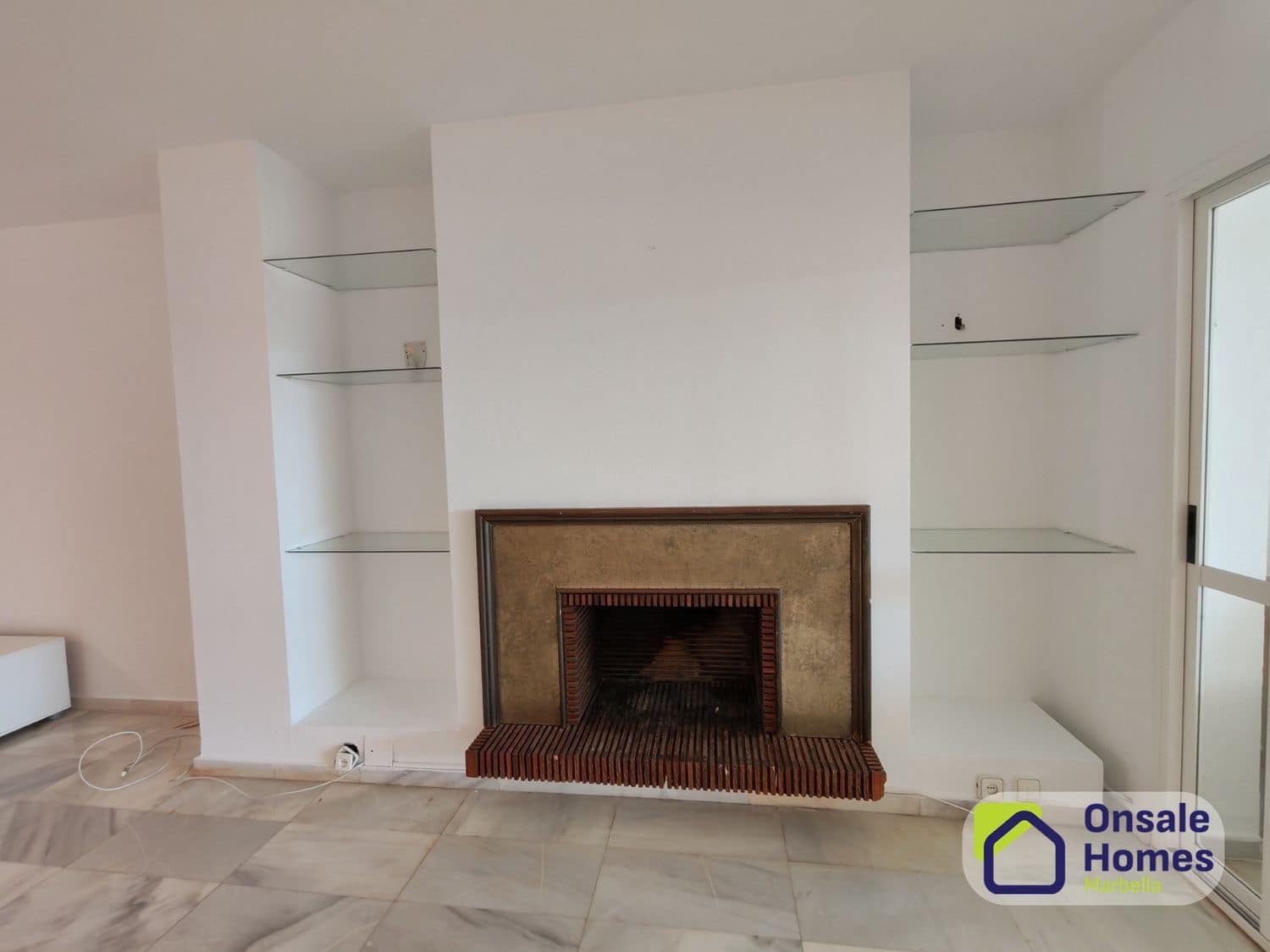 3 bedroom Apartment for sale in Rio Real with pool garage - € 1,000,000 (Ref: 9866255)