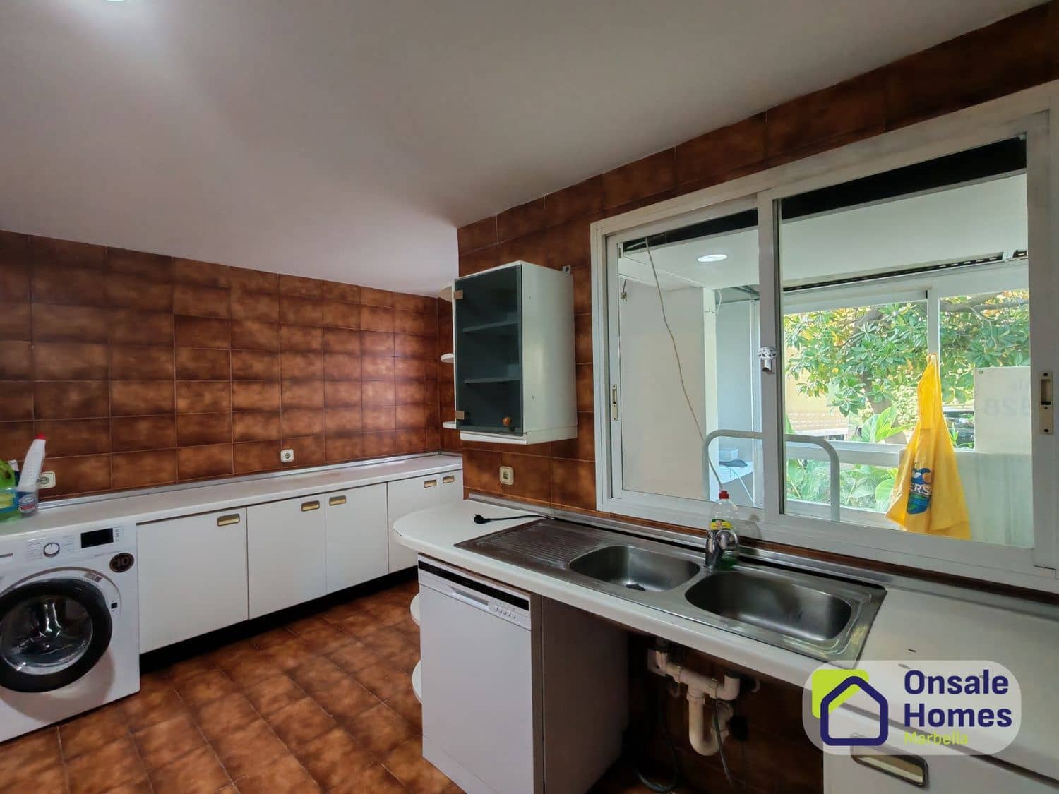 3 bedroom Apartment for sale in Rio Real with pool garage - € 1,000,000 (Ref: 9866255)