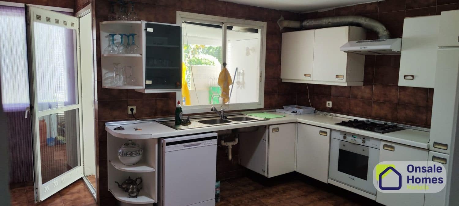 3 bedroom Apartment for sale in Rio Real with pool garage - € 1,000,000 (Ref: 9866255)