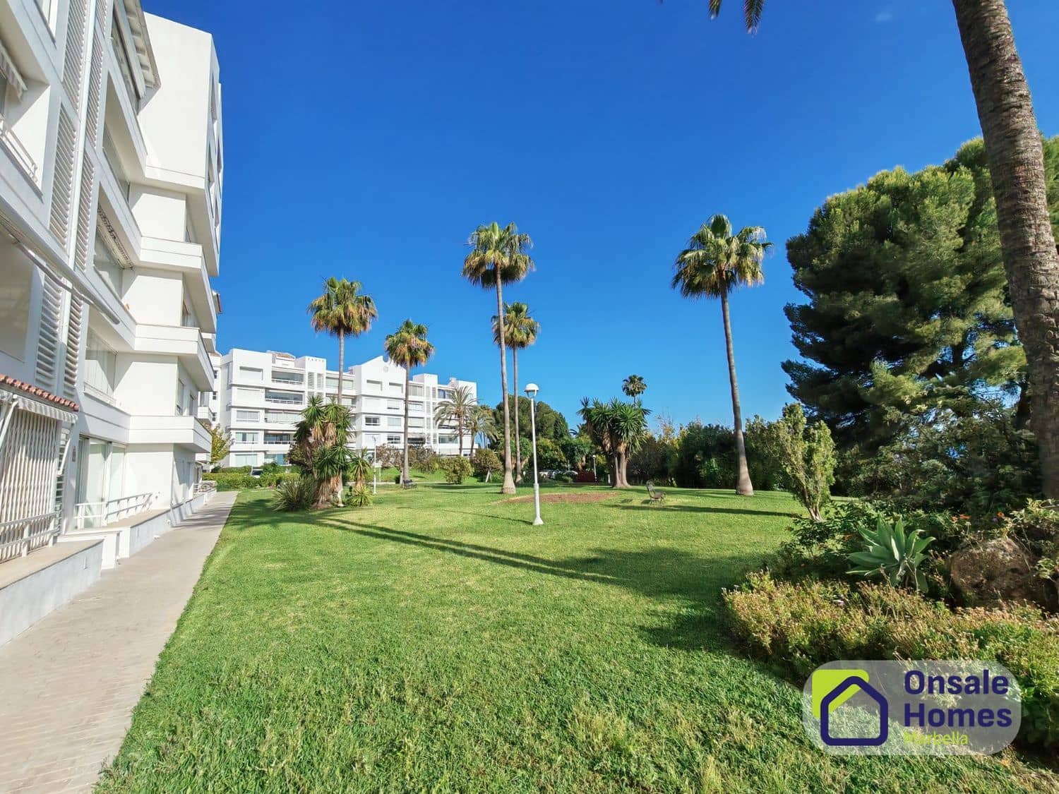 3 bedroom Apartment for sale in Rio Real with pool garage - € 1,000,000 (Ref: 9866255)