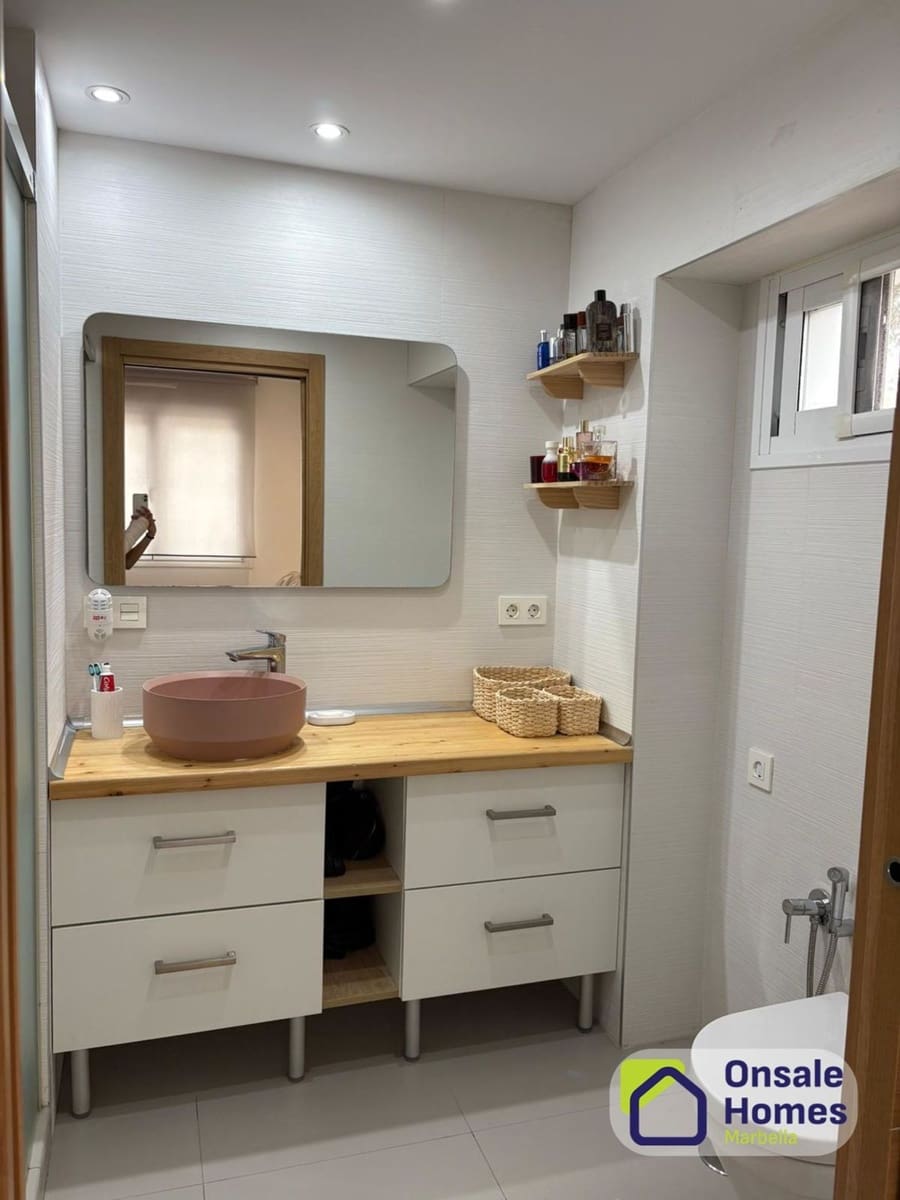 Apartamento de 2 habitaciones en Marbella en venta con garaje - 374.000 € (Ref: 9868075)
