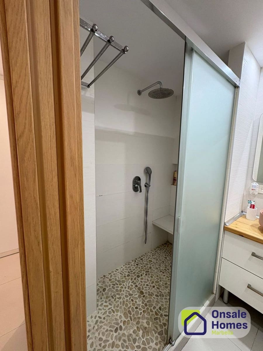 Apartamento de 2 habitaciones en Marbella en venta con garaje - 374.000 € (Ref: 9868075)