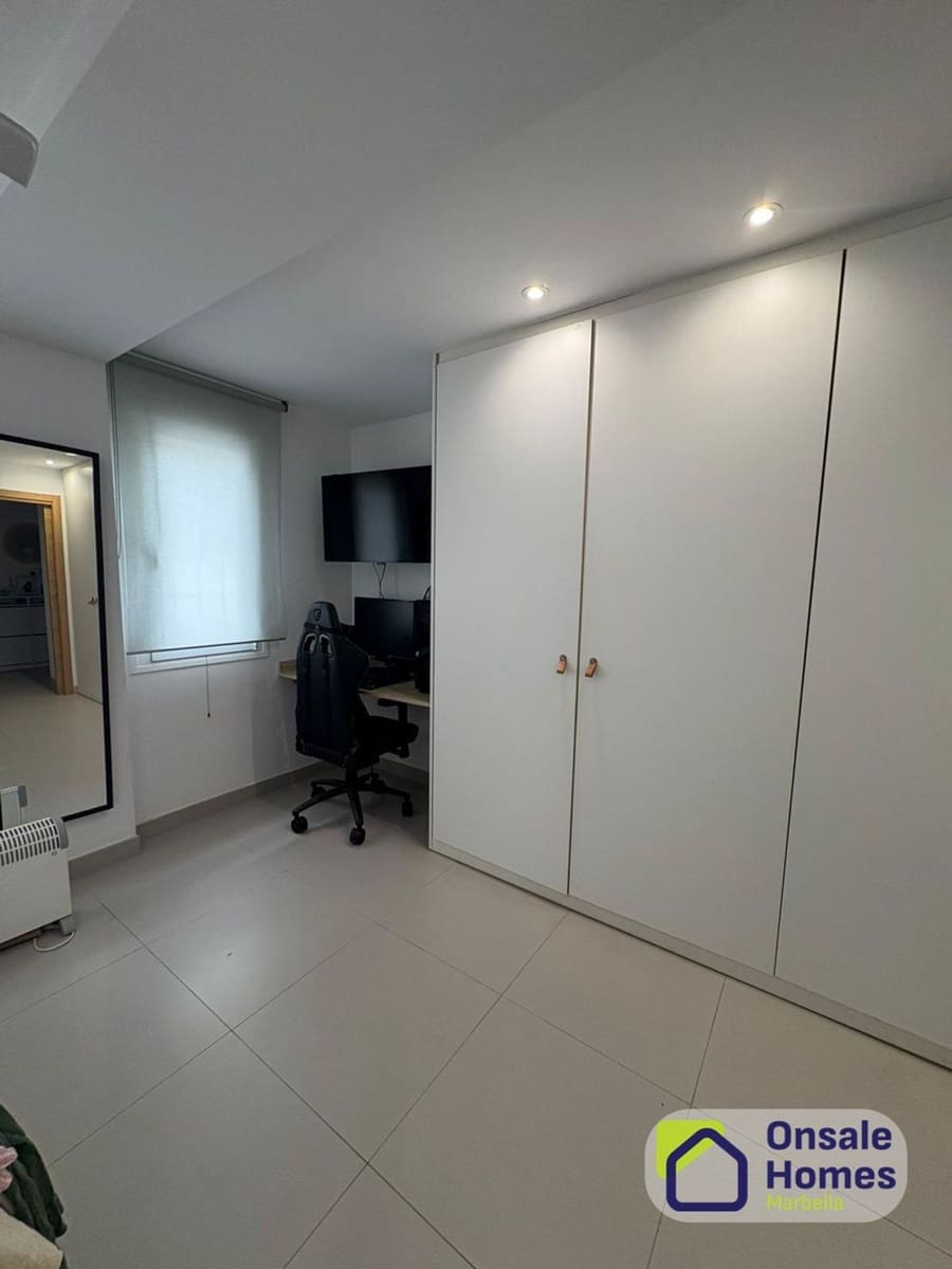 Apartamento de 2 habitaciones en Marbella en venta con garaje - 374.000 € (Ref: 9868075)