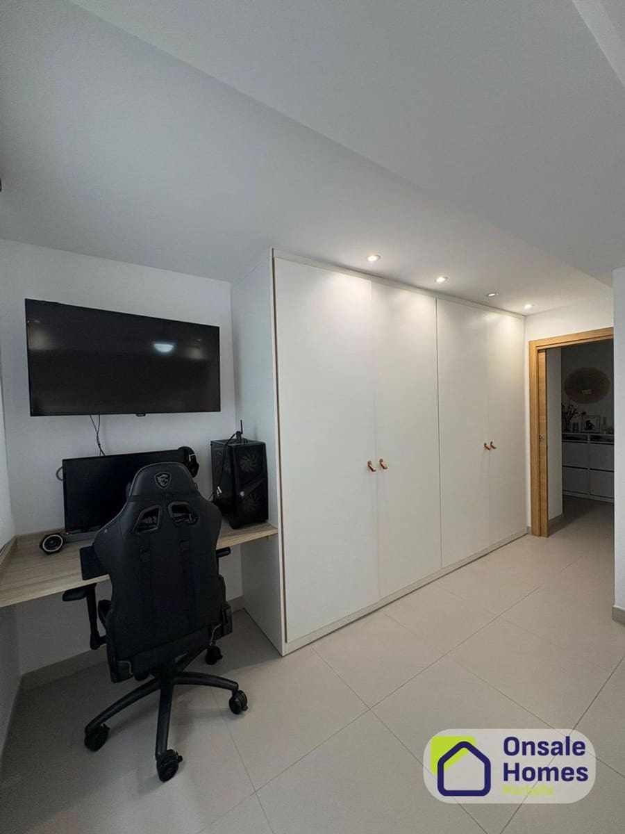 Apartamento de 2 habitaciones en Marbella en venta con garaje - 374.000 € (Ref: 9868075)