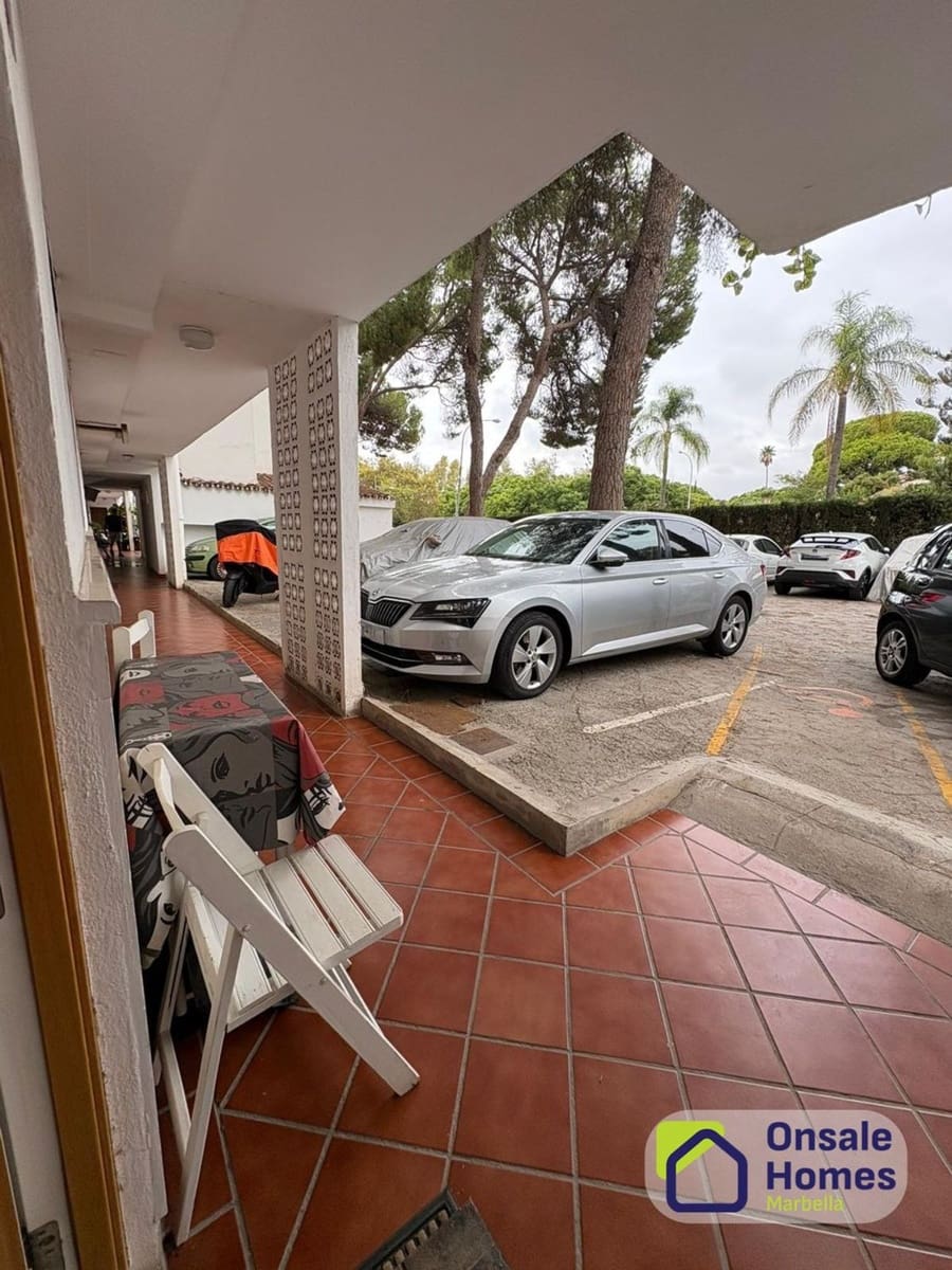 Apartamento de 2 habitaciones en Marbella en venta con garaje - 374.000 € (Ref: 9868075)