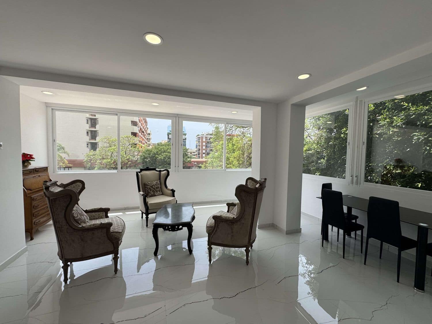Apartamento de 2 habitaciones en Marbella en venta con garaje - 390.000 € (Ref: 9875458)