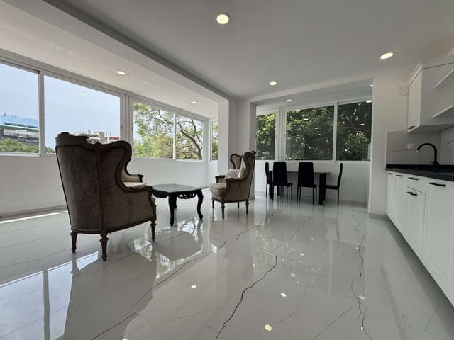 2 soveværelse Lejlighed til salg i Ricardo Soriano, Marbella med garage - € 390.000 (Ref: 9875458)
