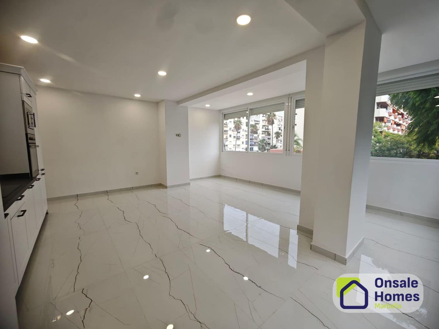 2 sovrum Lägenhet till salu i Marbella med garage - 390 000 € (Ref: 9875458)