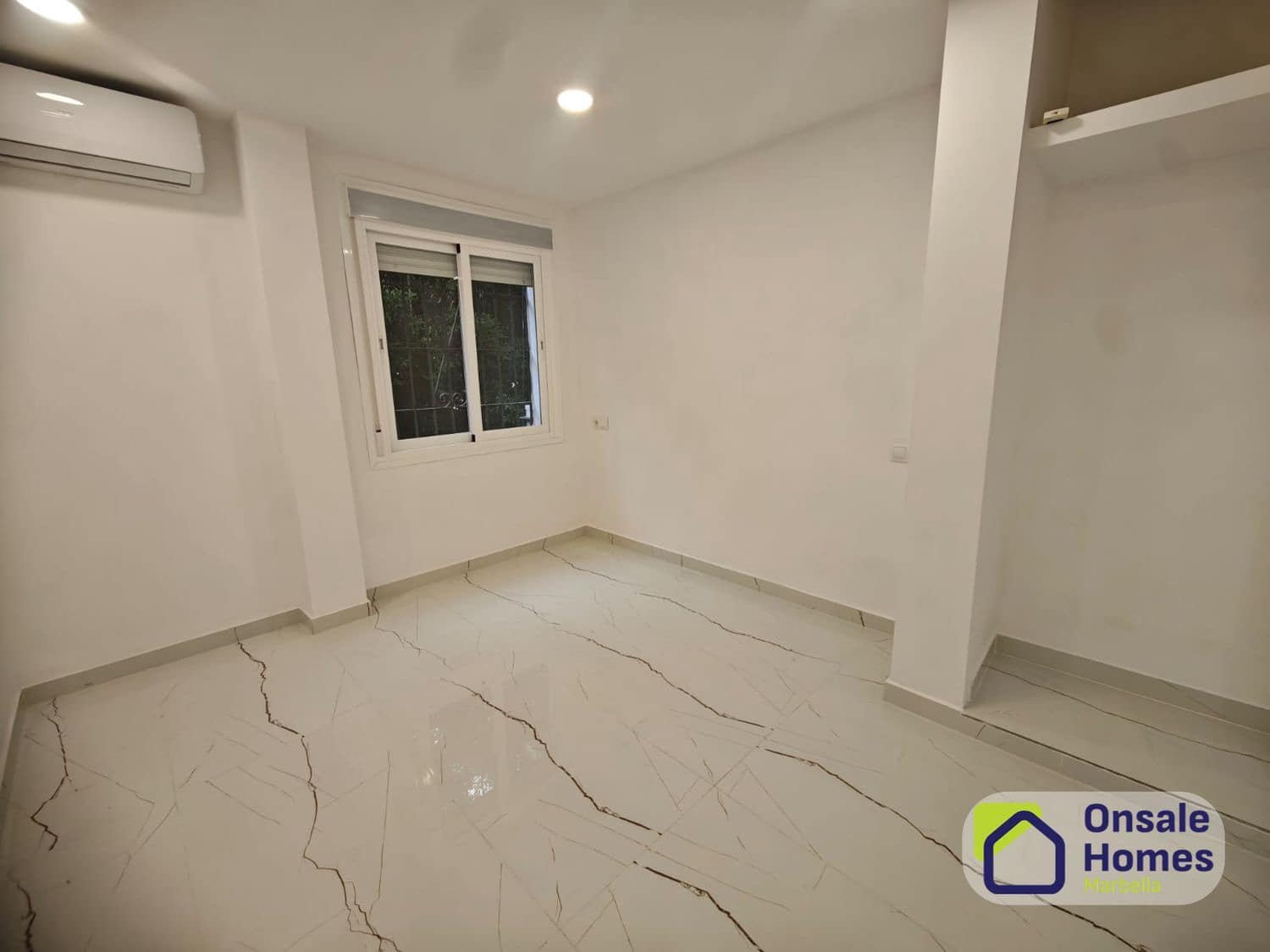 2 sovrum Lägenhet till salu i Marbella med garage - 390 000 € (Ref: 9875458)