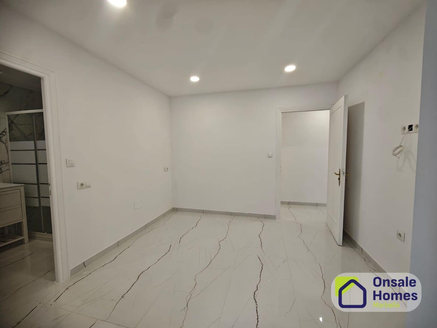 2 sovrum Lägenhet till salu i Marbella med garage - 390 000 € (Ref: 9875458)