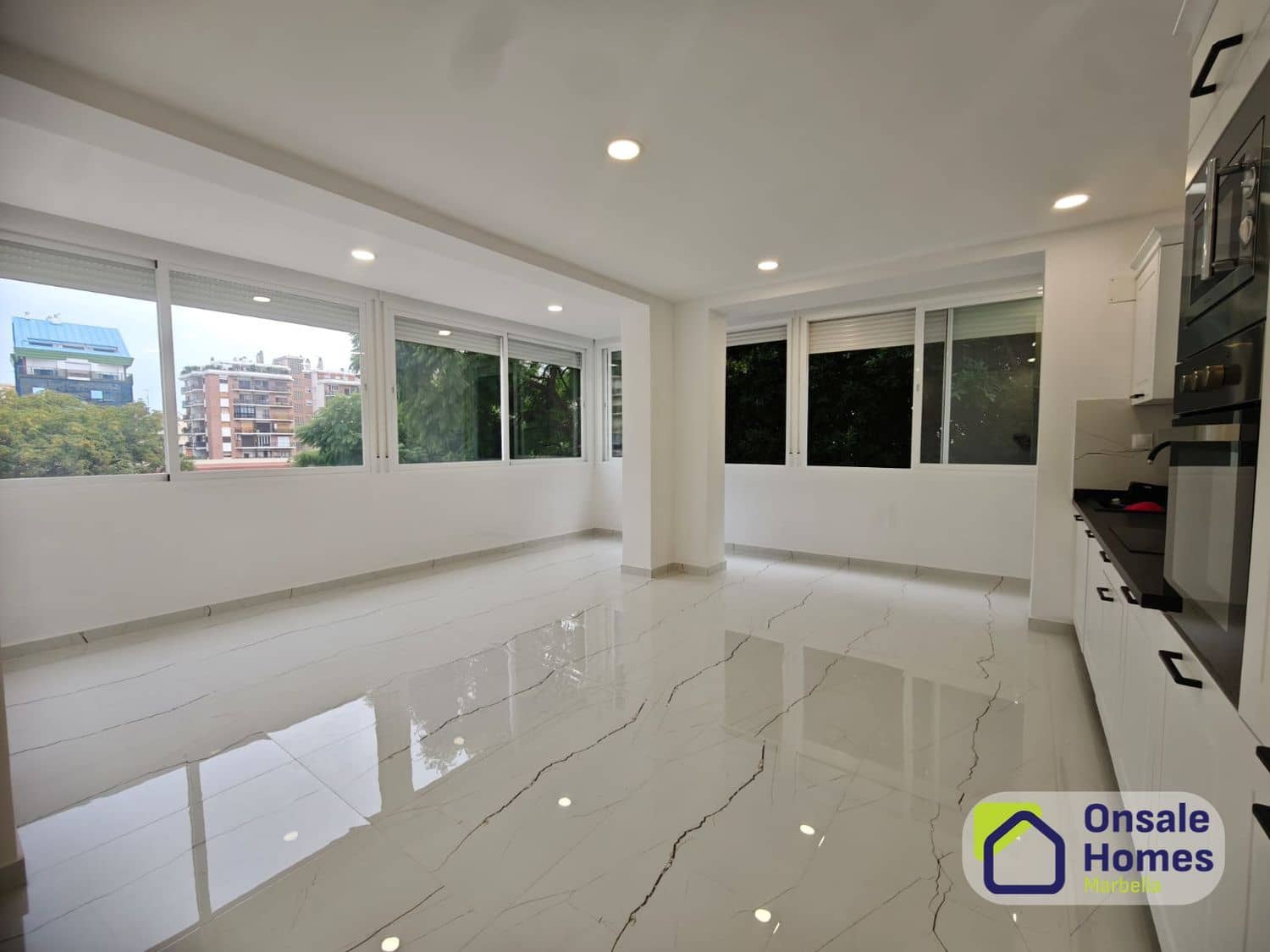 2 sovrum Lägenhet till salu i Marbella med garage - 390 000 € (Ref: 9875458)