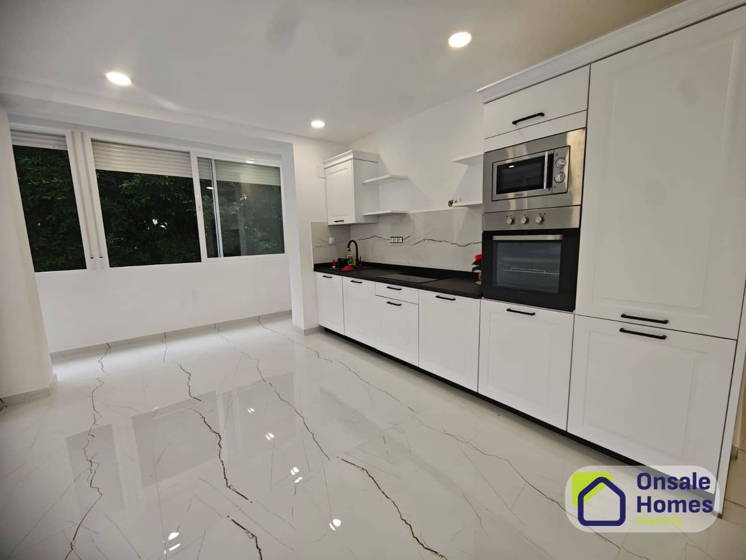 2 sovrum Lägenhet till salu i Marbella med garage - 390 000 € (Ref: 9875458)