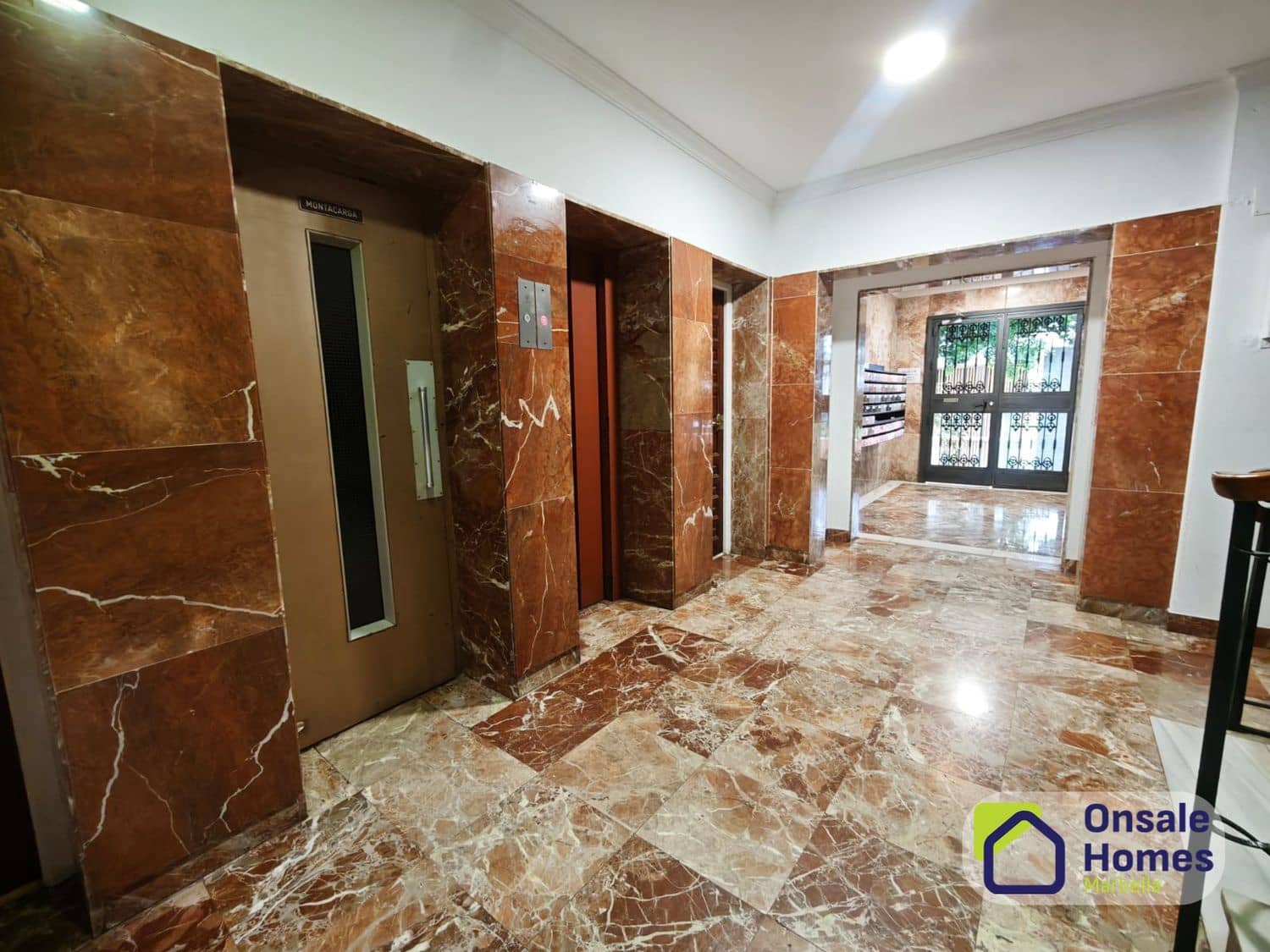 2 sovrum Lägenhet till salu i Marbella med garage - 390 000 € (Ref: 9875458)