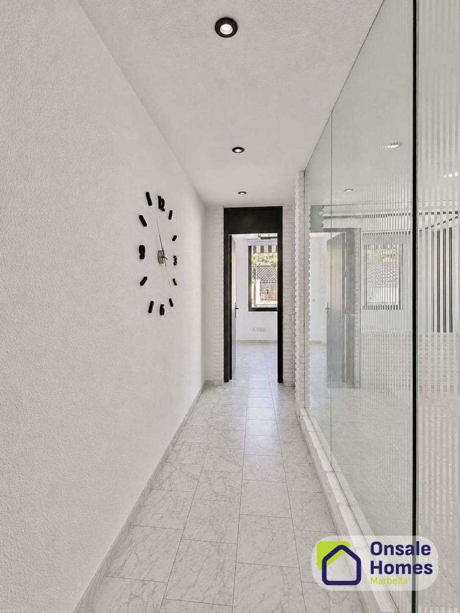 Office for sale in Marbella - € 370,000 (Ref: 9875459)
