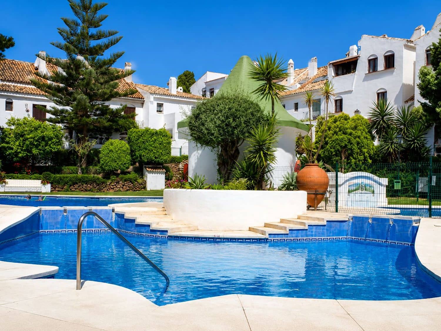 3 slaapkamer Huis te huur in Marbella met zwembad garage - € 2.400 (Ref: 9919296)