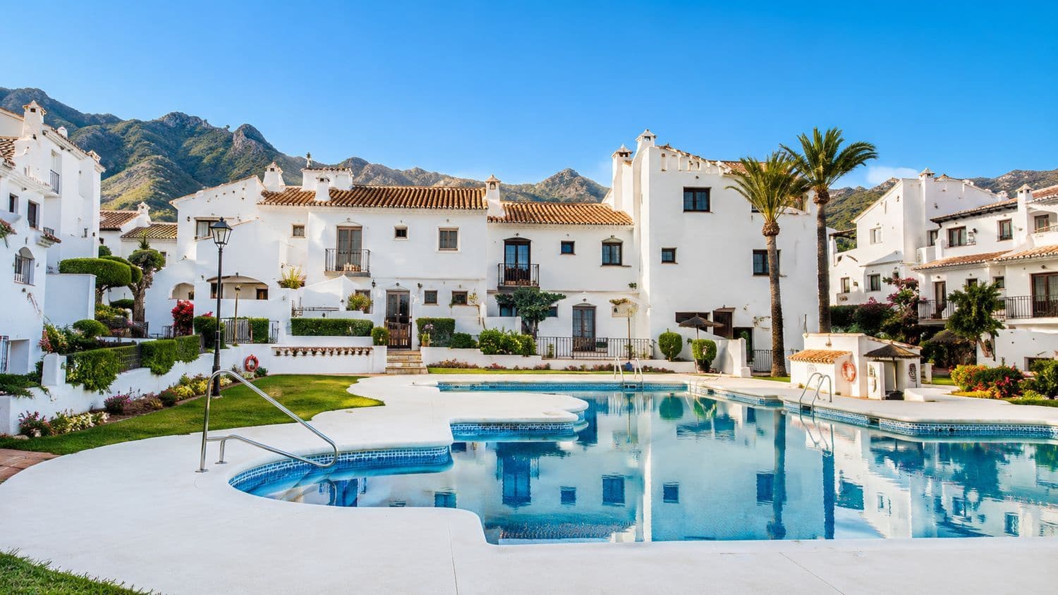 3 slaapkamer Huis te huur in Marbella met zwembad garage - € 2.400 (Ref: 9919296)