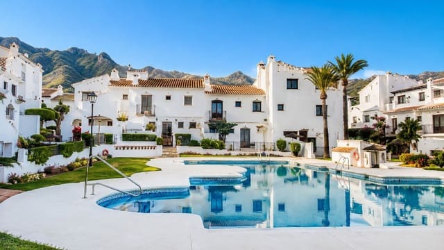 3 slaapkamer Huis te huur in Valdeolletas - Las Cancelas - Xarblanca, Marbella met zwembad garage - € 2.400 (Ref: 9919296)