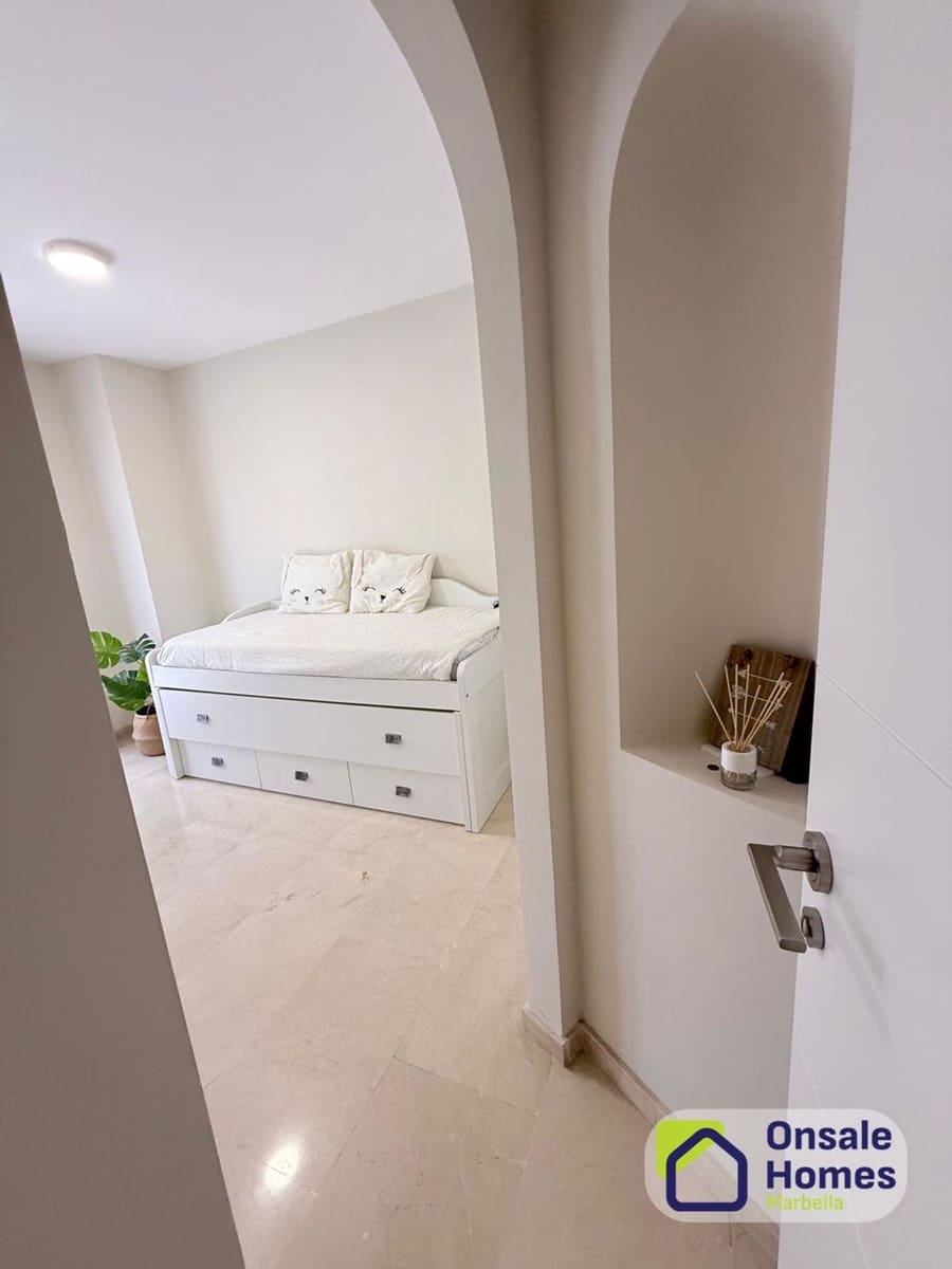 3 sypialnia Dom do wynajęcia w Marbella z basenem garażem - 2 300 € (Ref: 9919296)