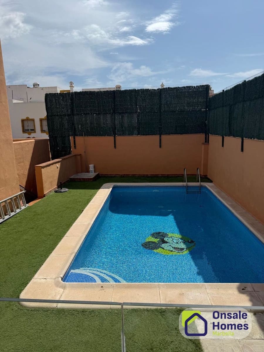 4 soveværelse Byhus til leje i Marbella med swimmingpool garage - € 3.000 (Ref: 9923129)