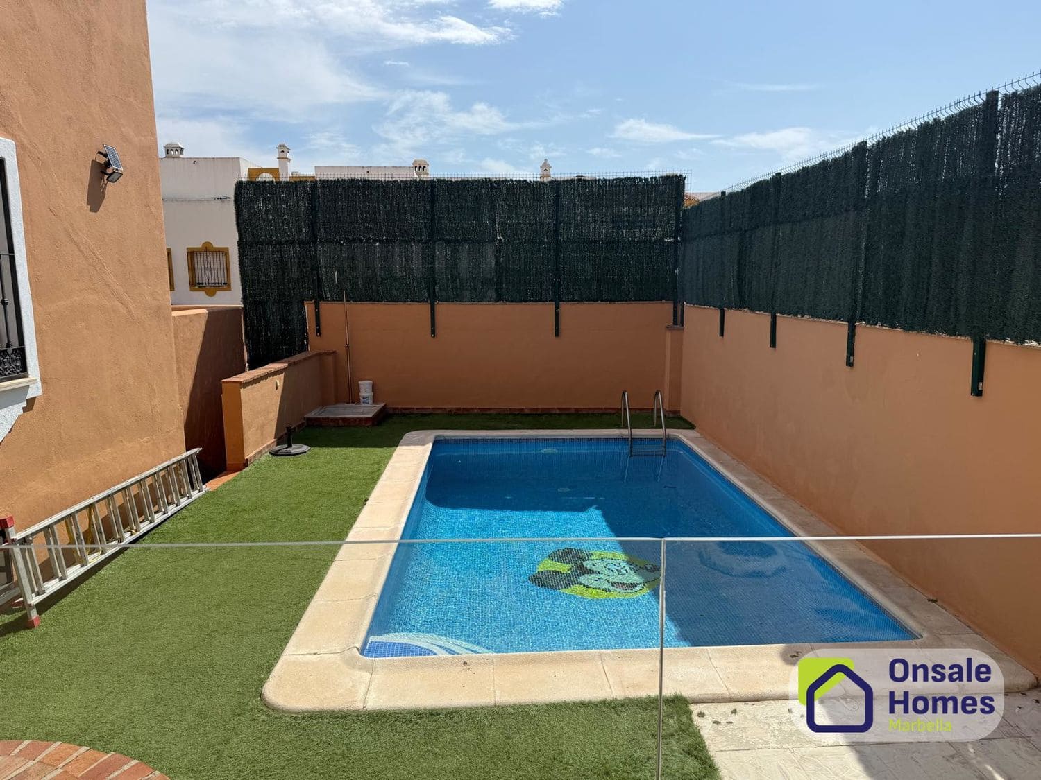 4 soveværelse Byhus til leje i Marbella med swimmingpool garage - € 3.000 (Ref: 9923129)
