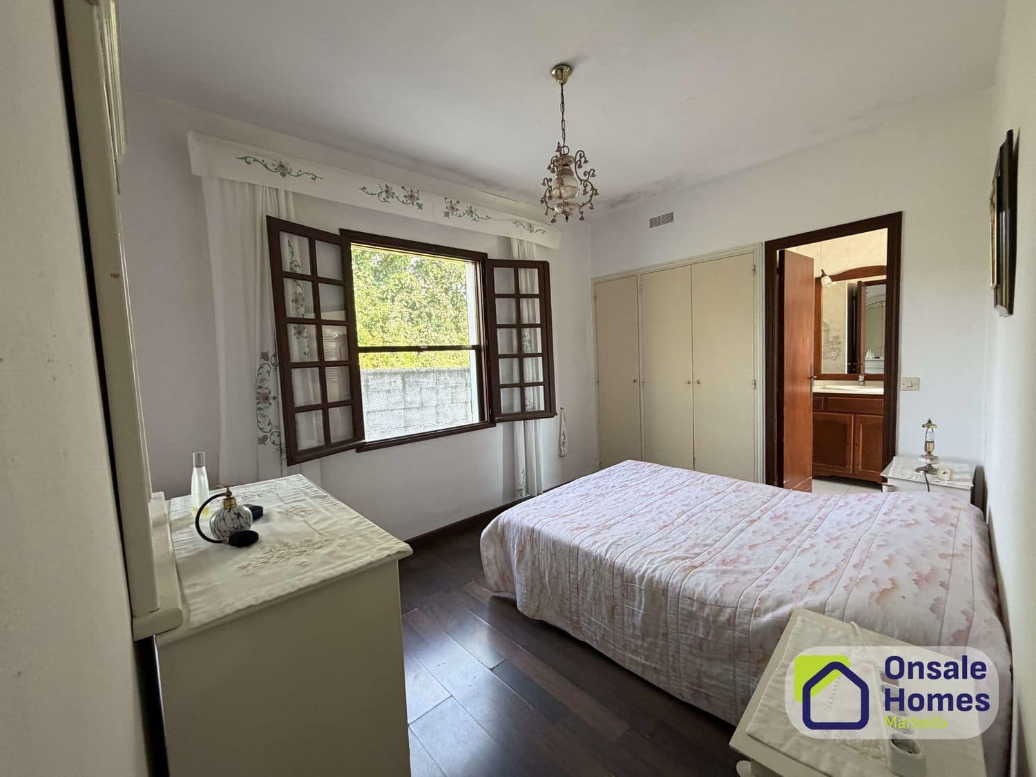 6 bedroom Villa for sale in El Velerin with pool garage - € 683,000 (Ref: 9939253)