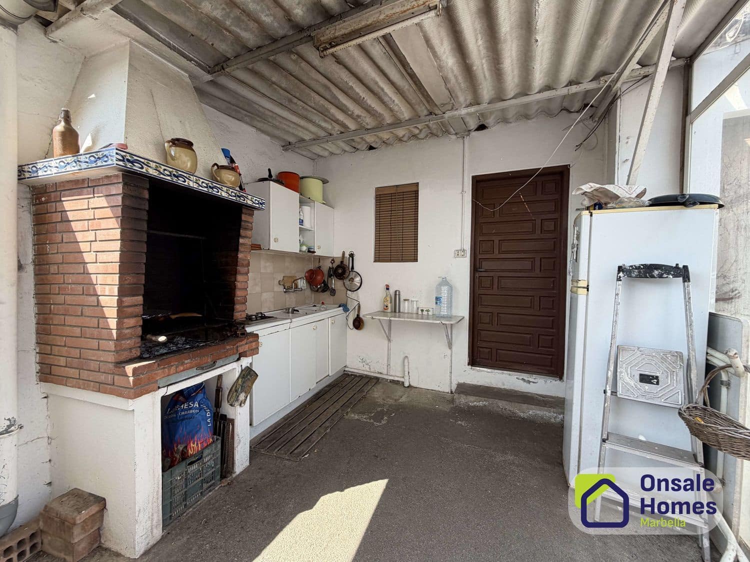 6 bedroom Villa for sale in El Velerin with pool garage - € 683,000 (Ref: 9939253)