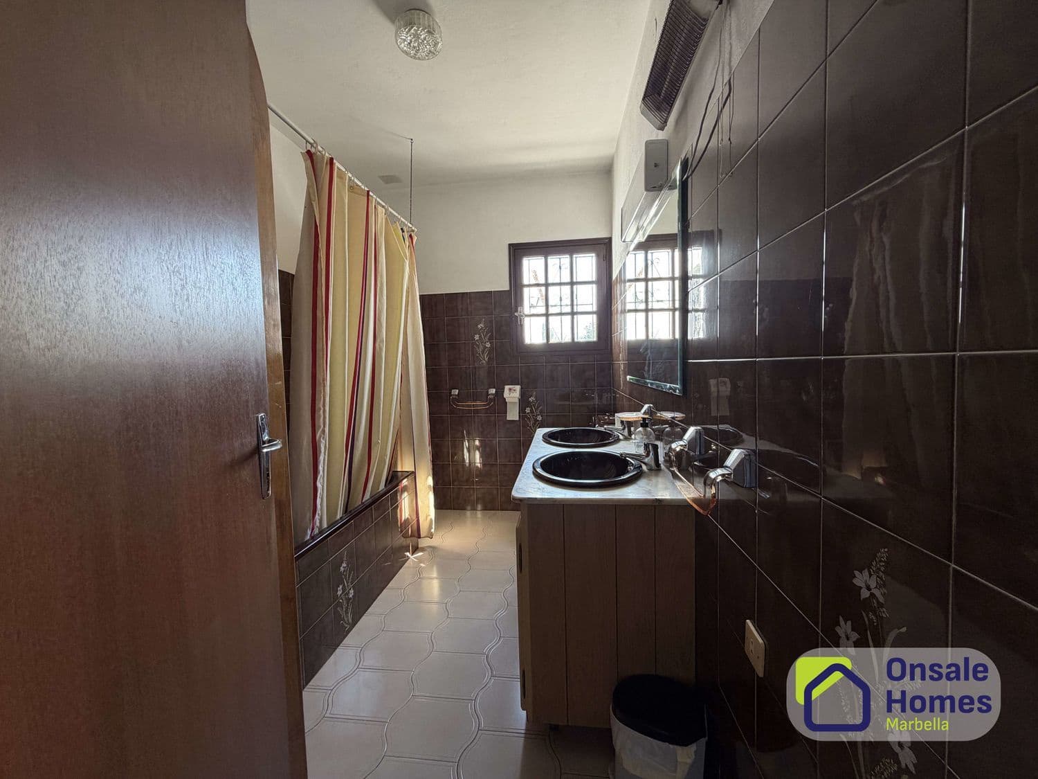 6 bedroom Villa for sale in El Velerin with pool garage - € 683,000 (Ref: 9939253)