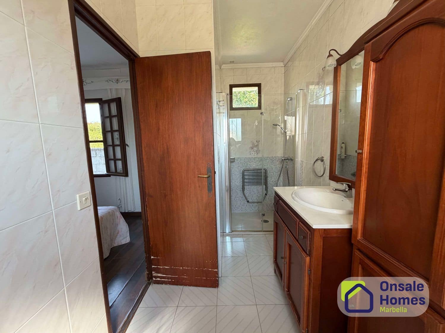6 bedroom Villa for sale in El Velerin with pool garage - € 683,000 (Ref: 9939253)