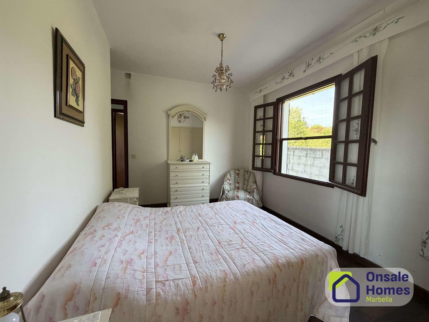 6 bedroom Villa for sale in El Velerin with pool garage - € 683,000 (Ref: 9939253)