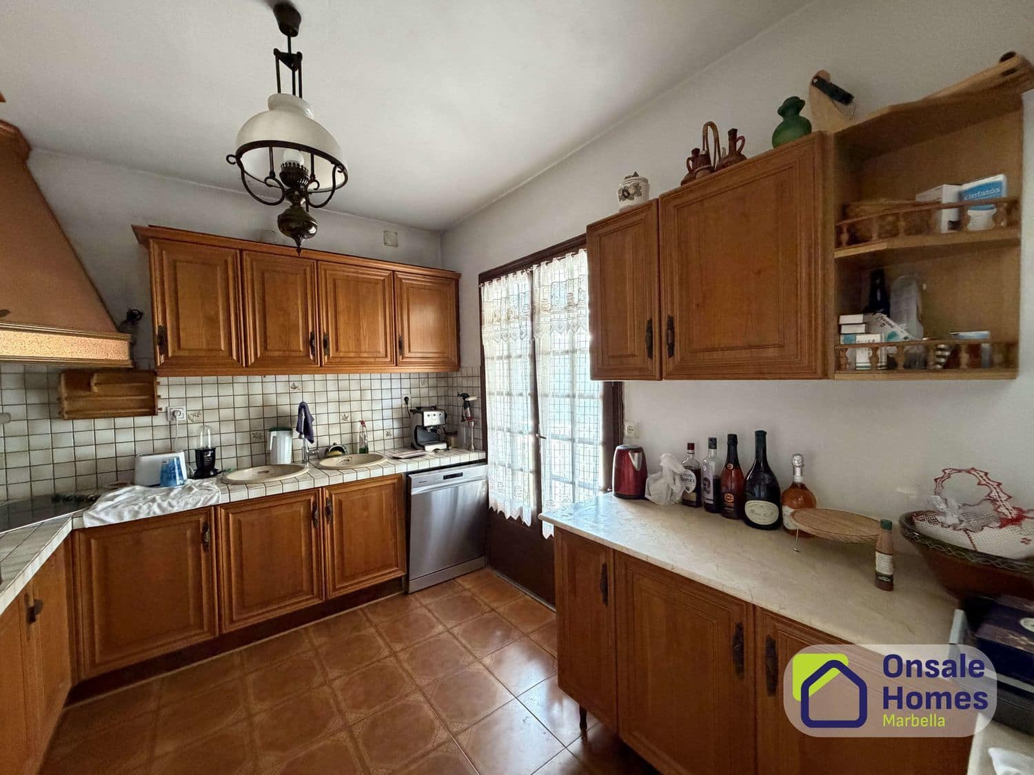 6 bedroom Villa for sale in El Velerin with pool garage - € 683,000 (Ref: 9939253)