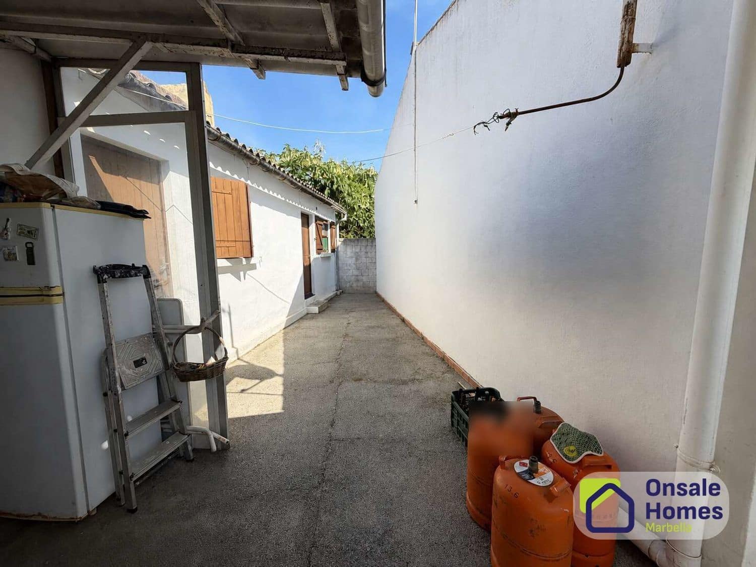 6 bedroom Villa for sale in El Velerin with pool garage - € 683,000 (Ref: 9939253)