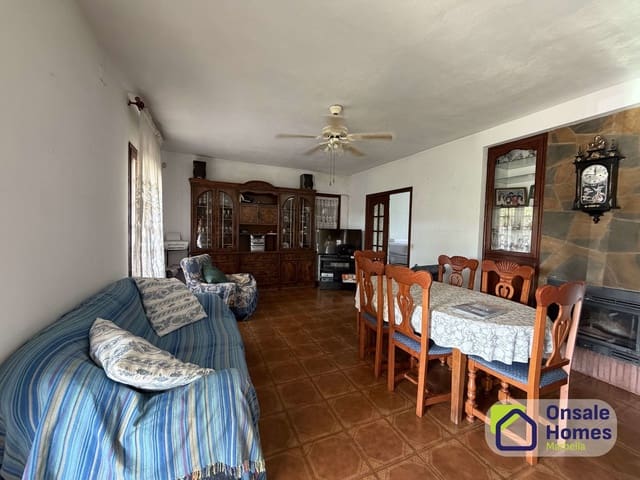 6 sypialnia Willa na sprzedaż w El Velerín, Estepona z basenem garażem - 683 000 € (Ref: 9939253)