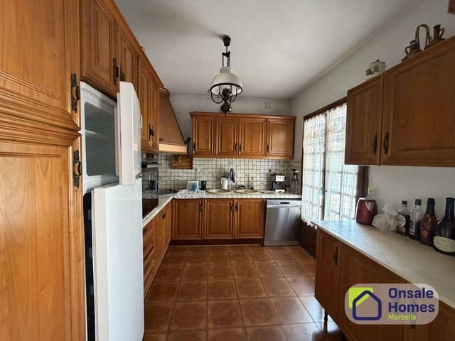 6 sypialnia Willa na sprzedaż w El Velerín, Estepona z basenem garażem - 683 000 € (Ref: 9939253)