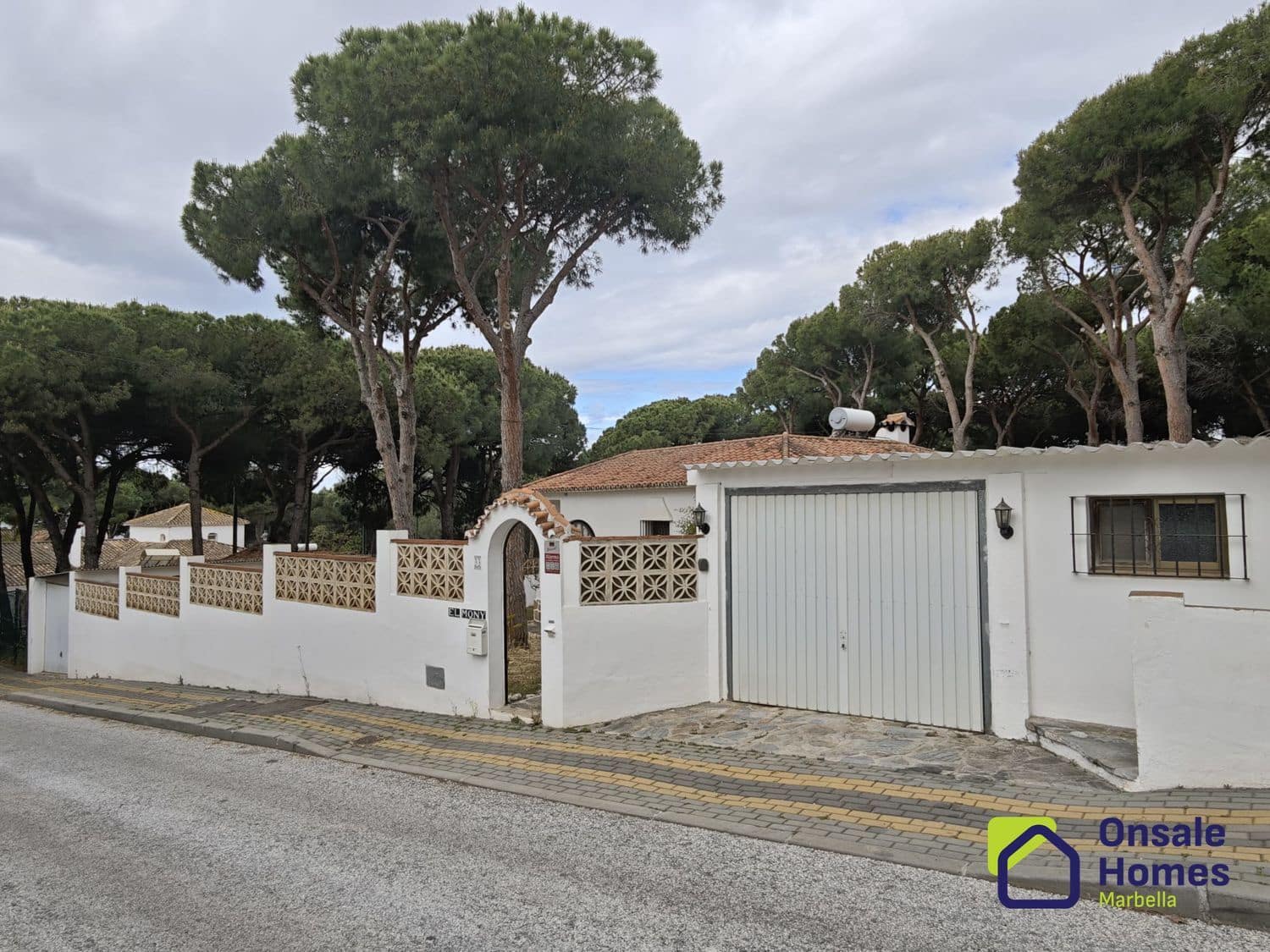 2 soverom Villa til salgs i Marbella med garasje - € 900 000 (Ref: 9944965)