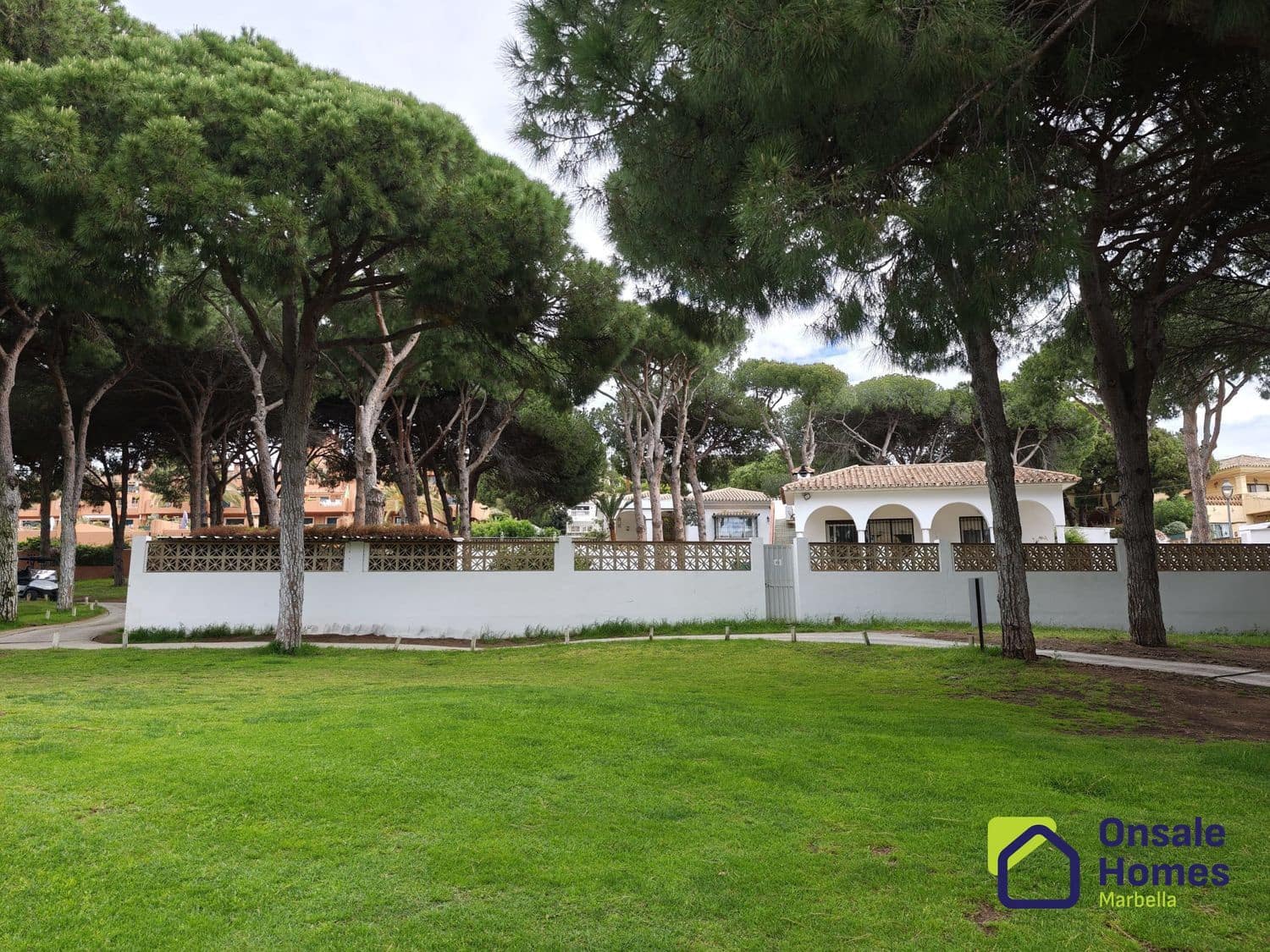 2 soverom Villa til salgs i Marbella med garasje - € 900 000 (Ref: 9944965)