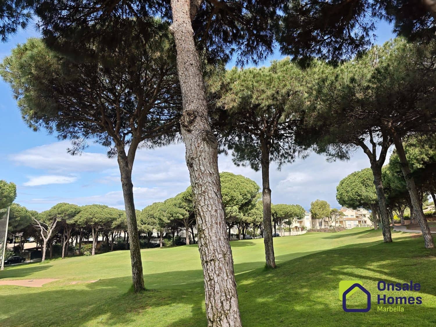 2 soverom Villa til salgs i Marbella med garasje - € 900 000 (Ref: 9944965)