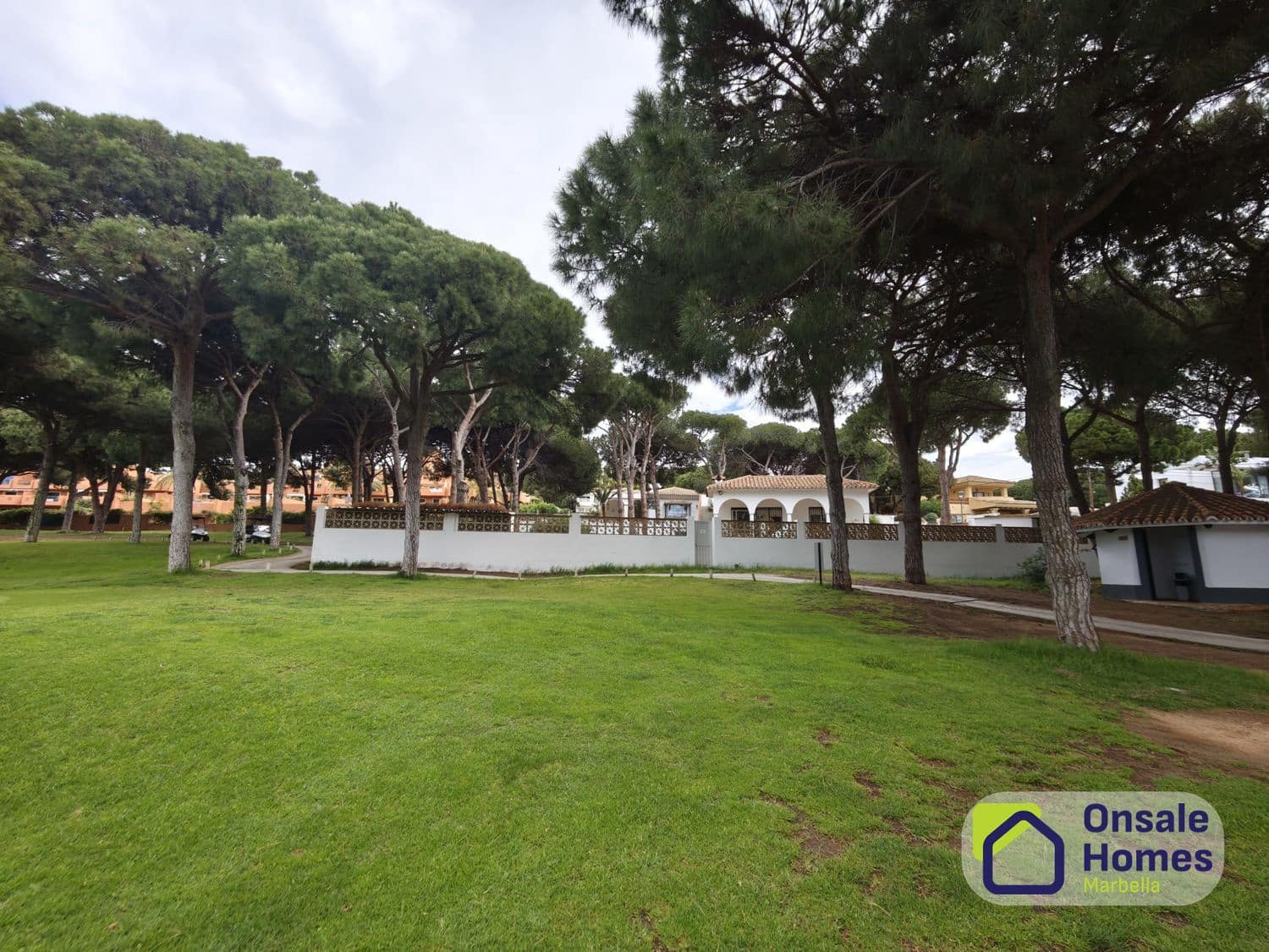 2 Zimmer Villa zu verkaufen in Marbella mit Garage - 930.000 € (Ref: 9950958)