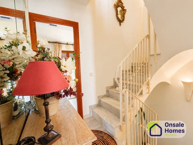 3 bedroom Townhouse for sale in Nagüeles Alto, Marbella with pool garage - € 740,000 (Ref: 9969170)