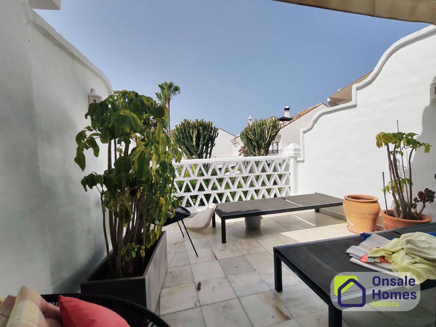3 bedroom Townhouse for sale in Marbella with pool garage - € 740,000 (Ref: 9969170)