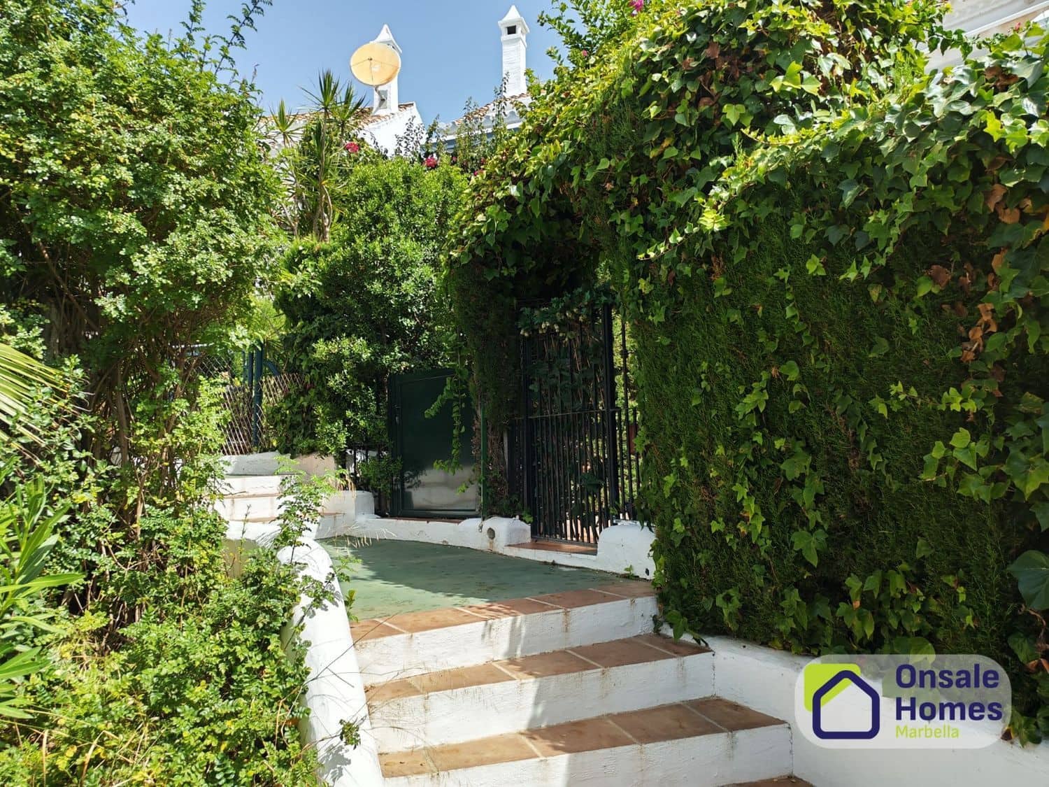 3 bedroom Townhouse for sale in Marbella with pool garage - € 740,000 (Ref: 9969170)