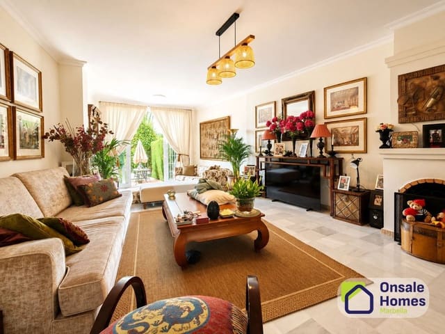 3 bedroom Townhouse for sale in Nagüeles Alto, Marbella with pool garage - € 740,000 (Ref: 9969170)