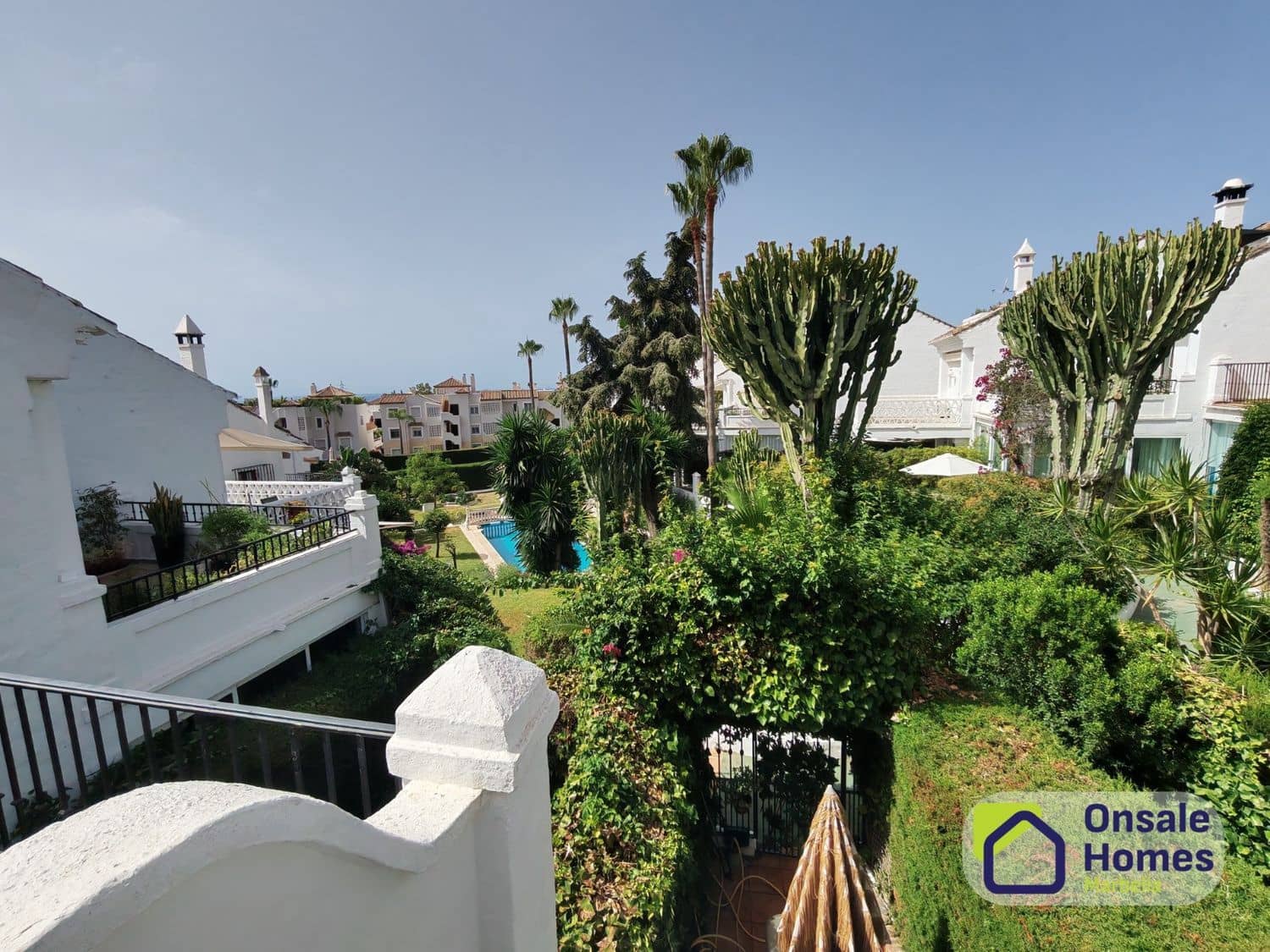 3 bedroom Townhouse for sale in Marbella with pool garage - € 740,000 (Ref: 9969170)
