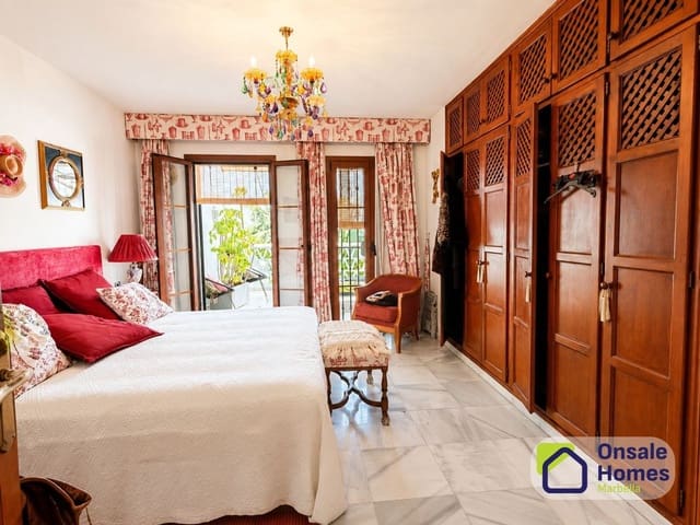 3 bedroom Townhouse for sale in Nagüeles Alto, Marbella with pool garage - € 740,000 (Ref: 9969170)