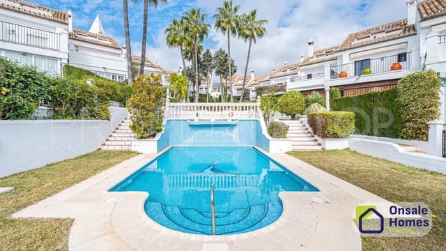 3 bedroom Townhouse for sale in Nagüeles Alto, Marbella with pool garage - € 740,000 (Ref: 9969170)