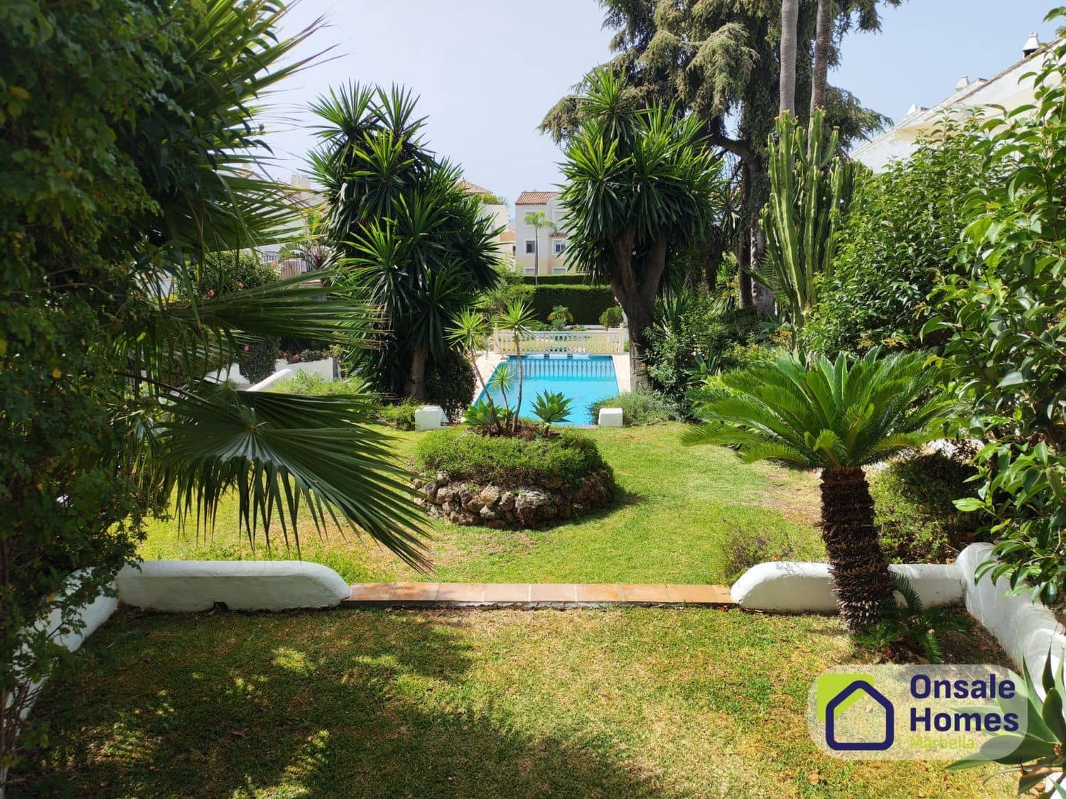 3 bedroom Townhouse for sale in Marbella with pool garage - € 740,000 (Ref: 9969170)