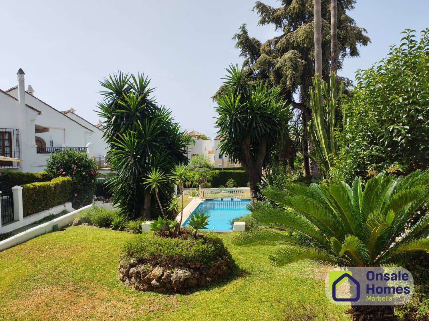 3 bedroom Townhouse for sale in Marbella with pool garage - € 740,000 (Ref: 9969170)