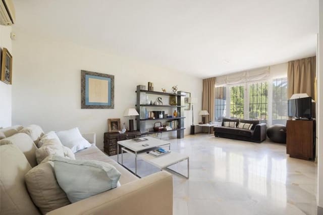 3 soverom Hus til salgs i Guadalmina Alta, Marbella med svømmebasseng garasje - € 947 000 (Ref: 9974547)
