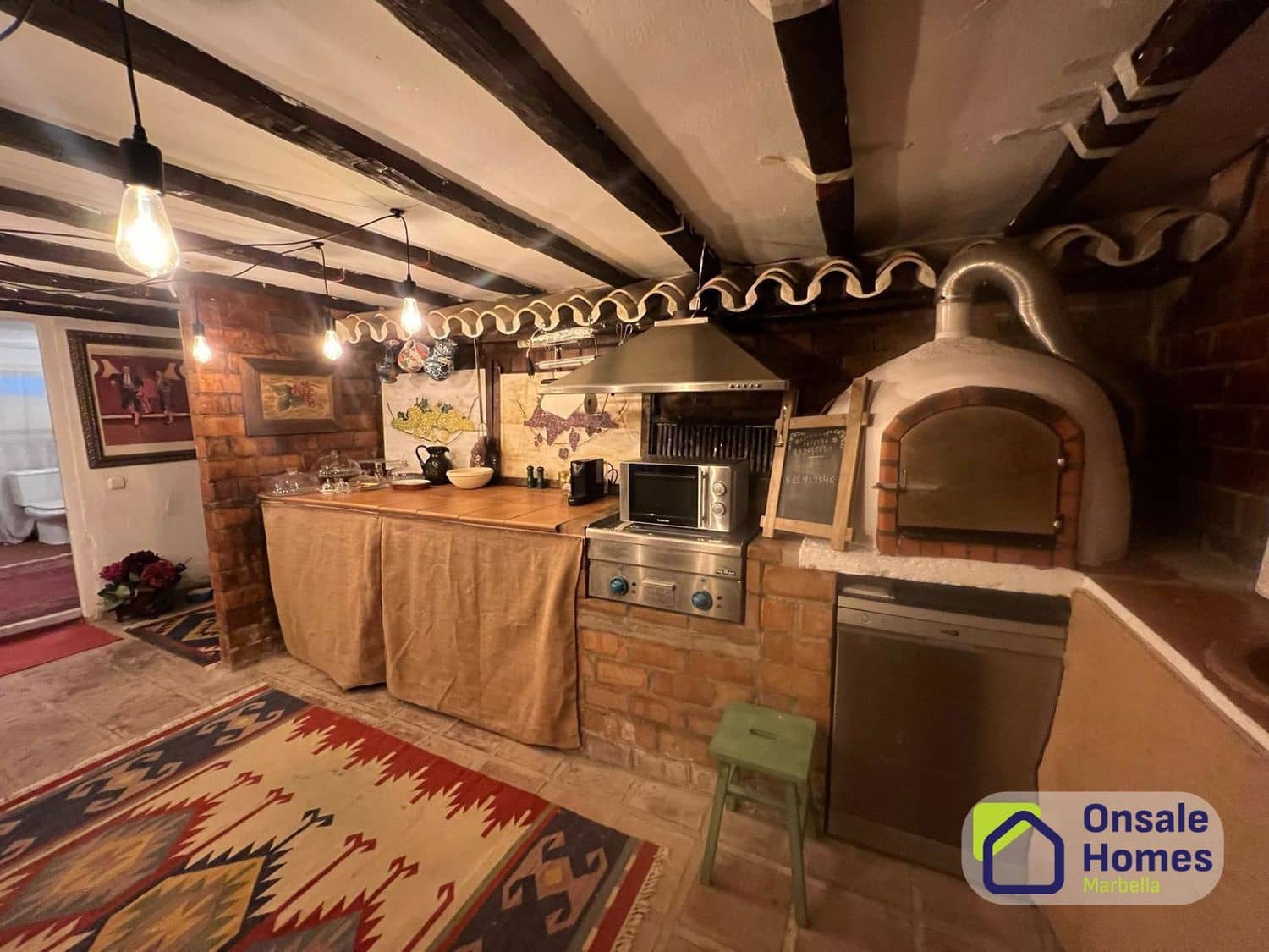 6 bedroom Villa for sale in Marbella with pool garage - € 1,495,000 (Ref: 9981677)