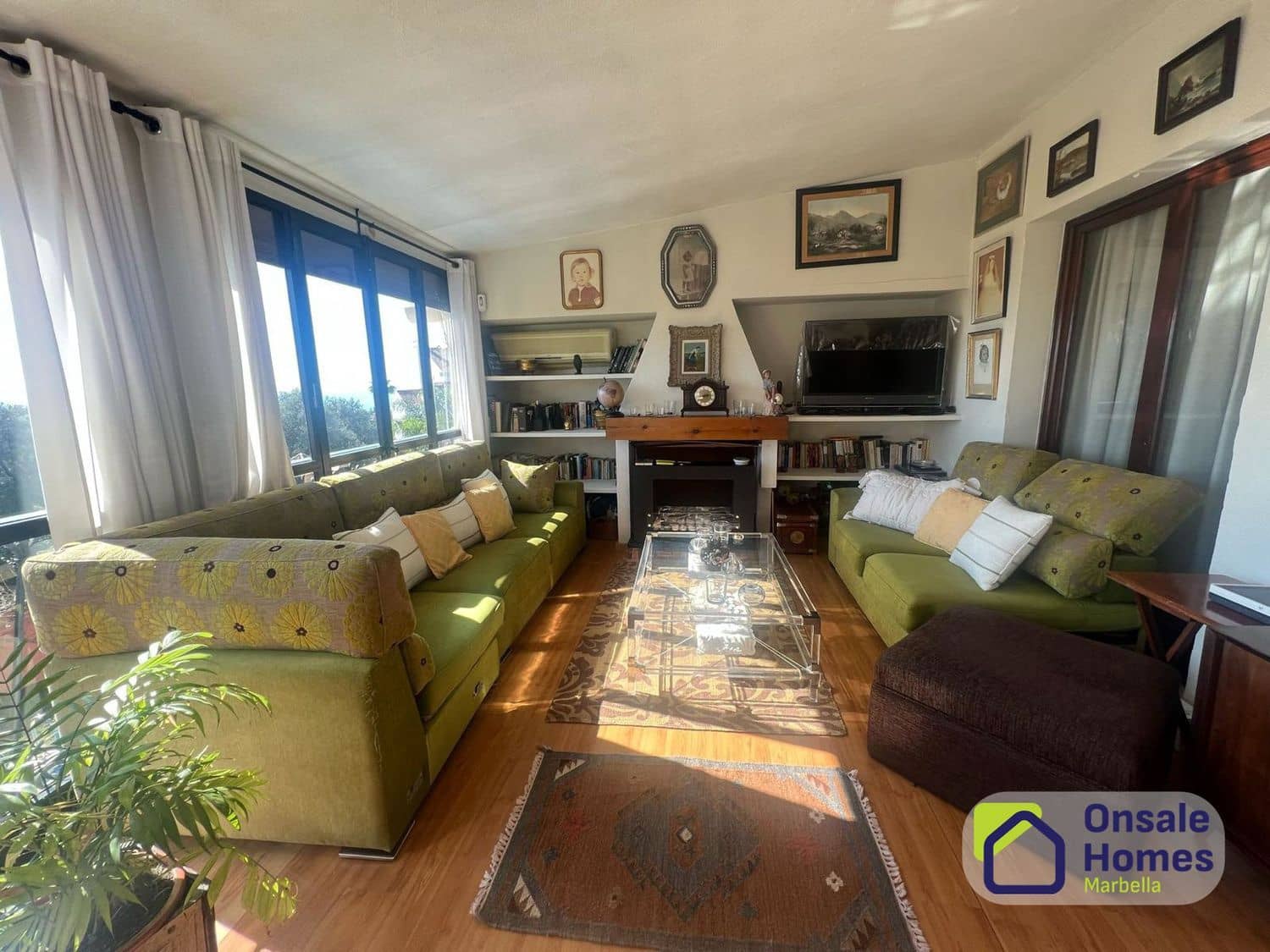6 bedroom Villa for sale in Marbella with pool garage - € 1,495,000 (Ref: 9981677)