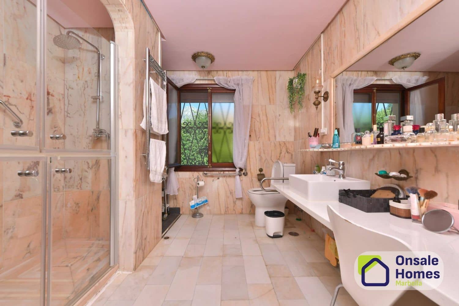 6 bedroom Villa for sale in Marbella with pool garage - € 1,495,000 (Ref: 9981677)